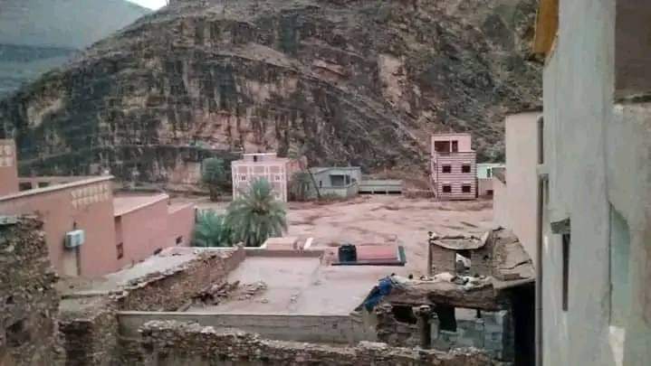 BrsSalima's tweet image. 📌منقووول
من بريد الصفحة 🚨
#أنقذو_سموكن 
طلعوا الهاشتاغ لإنقاذ ما يمكن إنقاذه
للأسف انهيار أكثر من  7 منازل وفقدان 12 شخص بدوار أوكرضا سموگن إقليم طاطا في هذه اللحظات طوفان يجتاح المنطقة.
دعواتكم مع اخوننا في جماعة تمنارت.