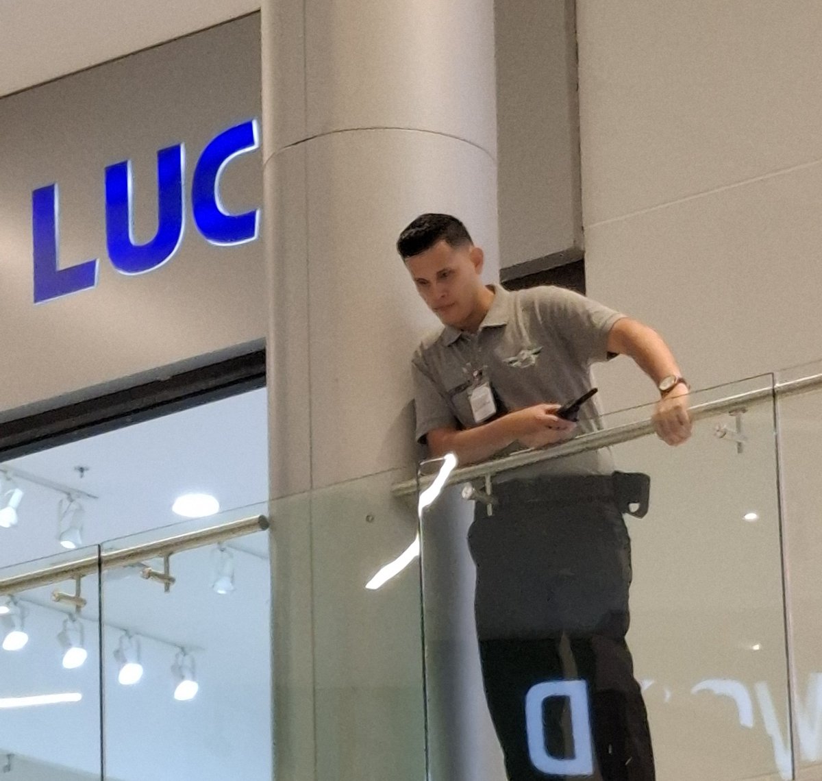 daniel1988888's tweet photo. Quién tiene información de este guardia que trabaja en megamall  San Pedro Sula https://t.co/eOVQFUMfxY