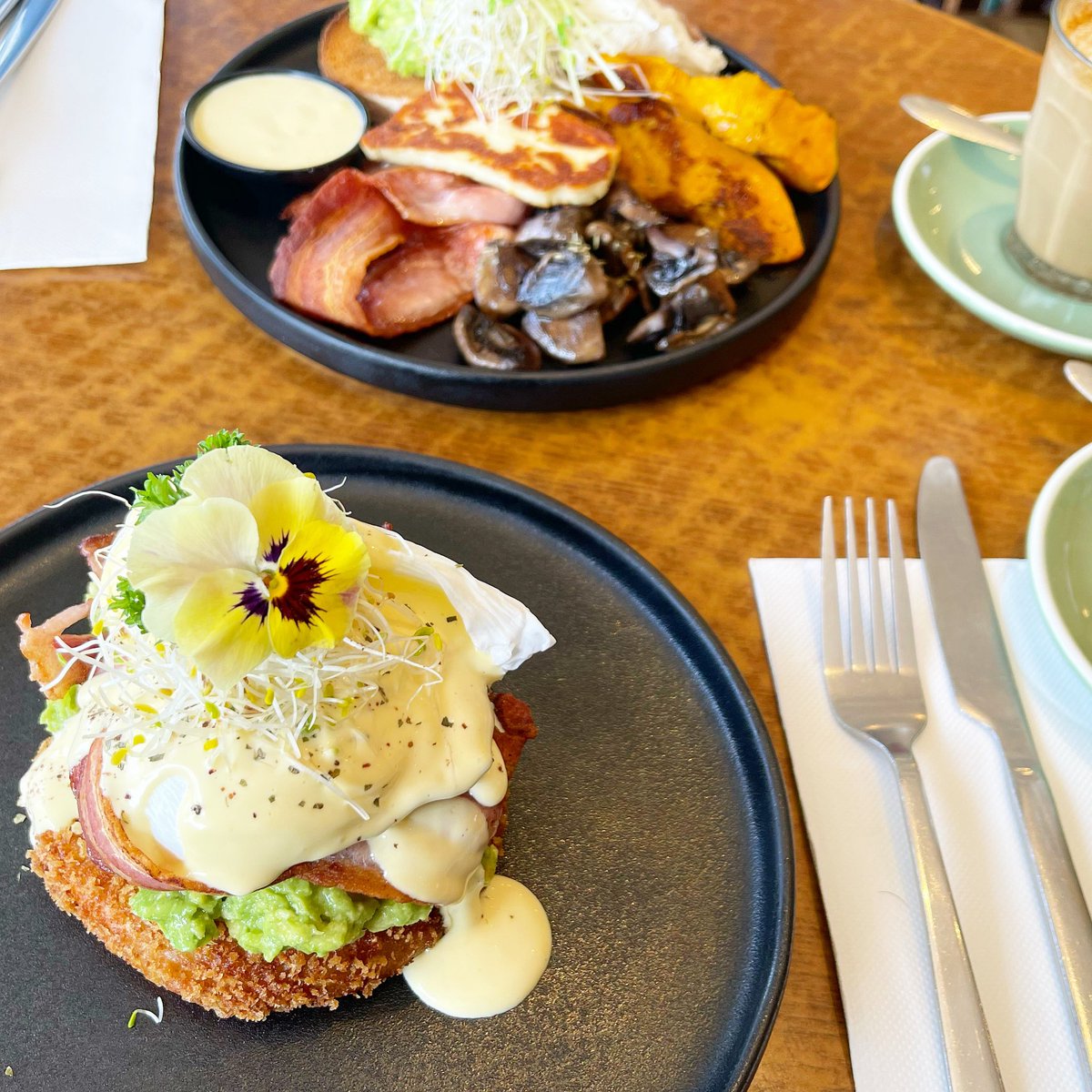 _jasonwhitlock's tweet photo. picnic_on_martha What an eggcellent day for bacon hash cake with avo 🤩
#picnic_on_martha #picniccafe #EggsBenedict #cafe #potatohash #brisbane #cafebrisbane #cafecamphill https://t.co/WoaFAh94jV