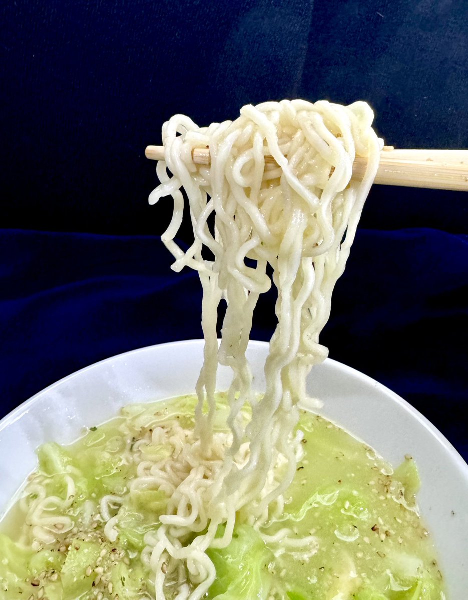 whK1IFQvXLctokN's tweet photo. サンヨー食品
☆サッポロ一番 塩らーめん
【キャベツたっぷり塩バターらーめん】

ずっと好きだったんだぜ～•*¨*•.¸¸♬︎
山田裕貴さんのCMに刺激され😁🍜
 #サッポロ一番塩らーめん  #サンヨー食品 
 #EASTtable https://t.co/kJgzLBkklT