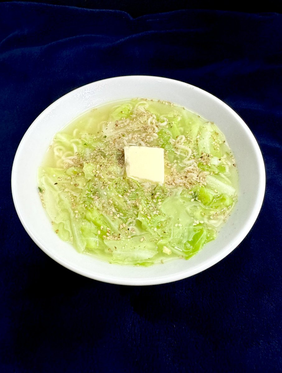 whK1IFQvXLctokN's tweet photo. サンヨー食品
☆サッポロ一番 塩らーめん
【キャベツたっぷり塩バターらーめん】

ずっと好きだったんだぜ～•*¨*•.¸¸♬︎
山田裕貴さんのCMに刺激され😁🍜
 #サッポロ一番塩らーめん  #サンヨー食品 
 #EASTtable https://t.co/kJgzLBkklT