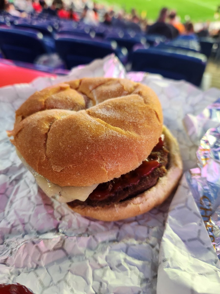 RevsRevolt's tweet photo. 1/2lb Cheeseburger, @GilletteStadium #NERevs 
$13.50
6/10
@FootyScran https://t.co/8auxFy7pkB