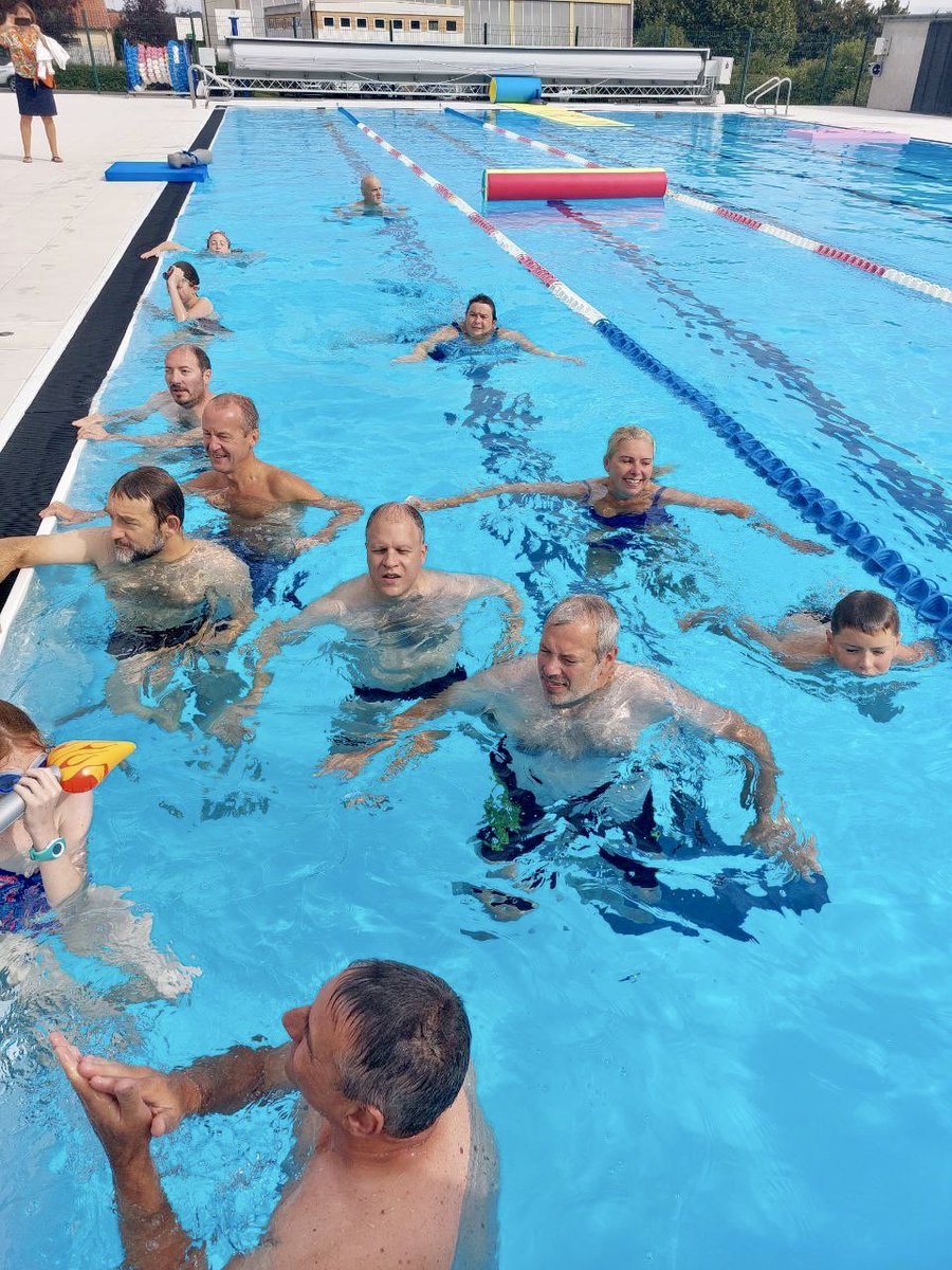richard_cesbron's tweet photo. Piscine de Sèvremoine rénovée. Une inauguration où élus et personnalités ont littéralement mouillé le maillot.

2,2 M€ de travaux pour mieux répondre aux enjeux environnementaux et satisfaire les besoins de l’apprentissage de la nage des plus (ou moins) jeunes https://t.co/lk7mJWdoUc