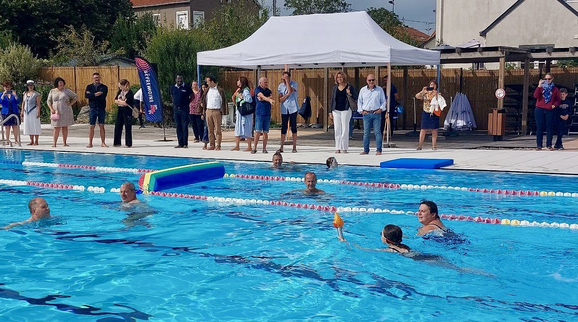 richard_cesbron's tweet photo. Piscine de Sèvremoine rénovée. Une inauguration où élus et personnalités ont littéralement mouillé le maillot.

2,2 M€ de travaux pour mieux répondre aux enjeux environnementaux et satisfaire les besoins de l’apprentissage de la nage des plus (ou moins) jeunes https://t.co/lk7mJWdoUc