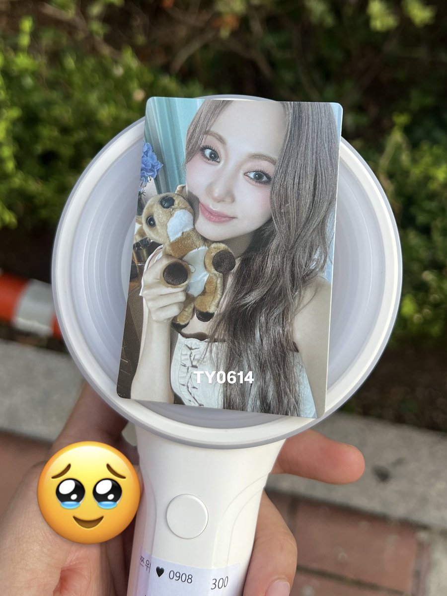 240908 SBS Inkigayo ✅
Broadcast Photocard

🦌So cute🥰 

#쯔위 #TZUYU #트와이스 #TWICE
#abouTZU #RunAway
<a href="/JYPETWICE/">TWICE</a>