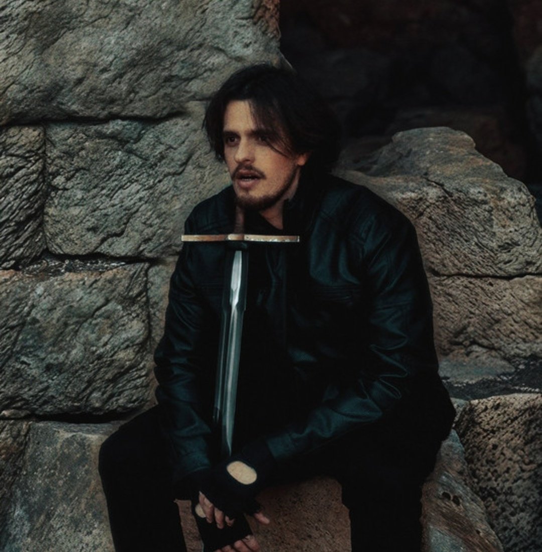 yunomego's tweet photo. Hilo con info sobre EPIC The Musical, para quiénes quieran empezar a escucharlo:

- Su creador es Jorge Rivera Herrans
 
- Es un álbum conceptual que cuenta la historia de Odiseo y el viaje que debe atravesar de regreso a su reino de Ítaca después de la guerra de Troya https://t.co/YkAySH2u0R