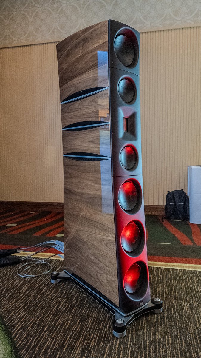 AT110s's tweet image. Next Level HiFi
Audio Group Denmark

Aavik  SD-880→C-880→P-880×2→Børresen T5

Ansuz Racks, Rezonators, Cables, etc.

ショウでの遭遇率がダントツで高い圧倒的出張力のAudio Group Denmark
いつもの方々がデンマークから来てる
自宅のオーディオより年間で聴いてる時間長いかも…
#PAF2024