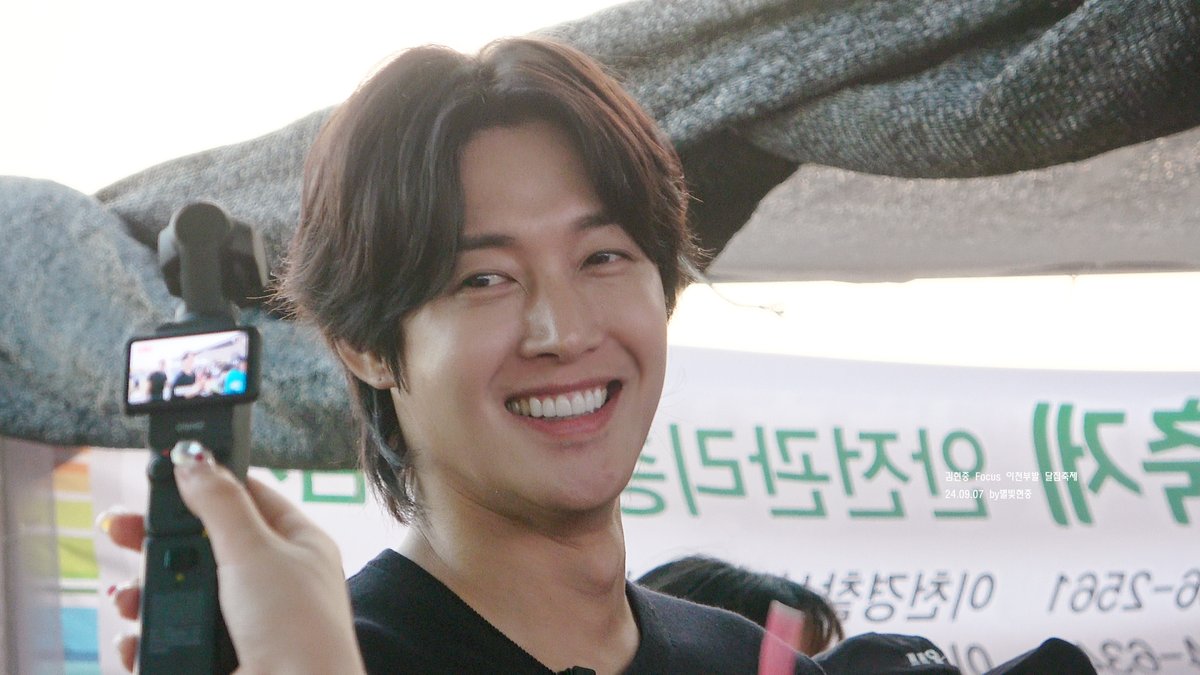 0606_star's tweet photo. [24/09/07] #김현중 Focus 이천부발 달집축제

https://t.co/23OGghX66O

달집축제에 오신 분들에게 옥수수도 나눠주시고 
팬분들 더울까봐 시원한 슬러시도 사주시고 
멋지고 예쁜 우주신님 눈에 가득 담을 수 있게 
좋은 추억 만들어줘서 너무나 큰 감동이었어요🥹

#kimhyunjoong #キムヒョンジュン https://t.co/YaFHdSwgm6