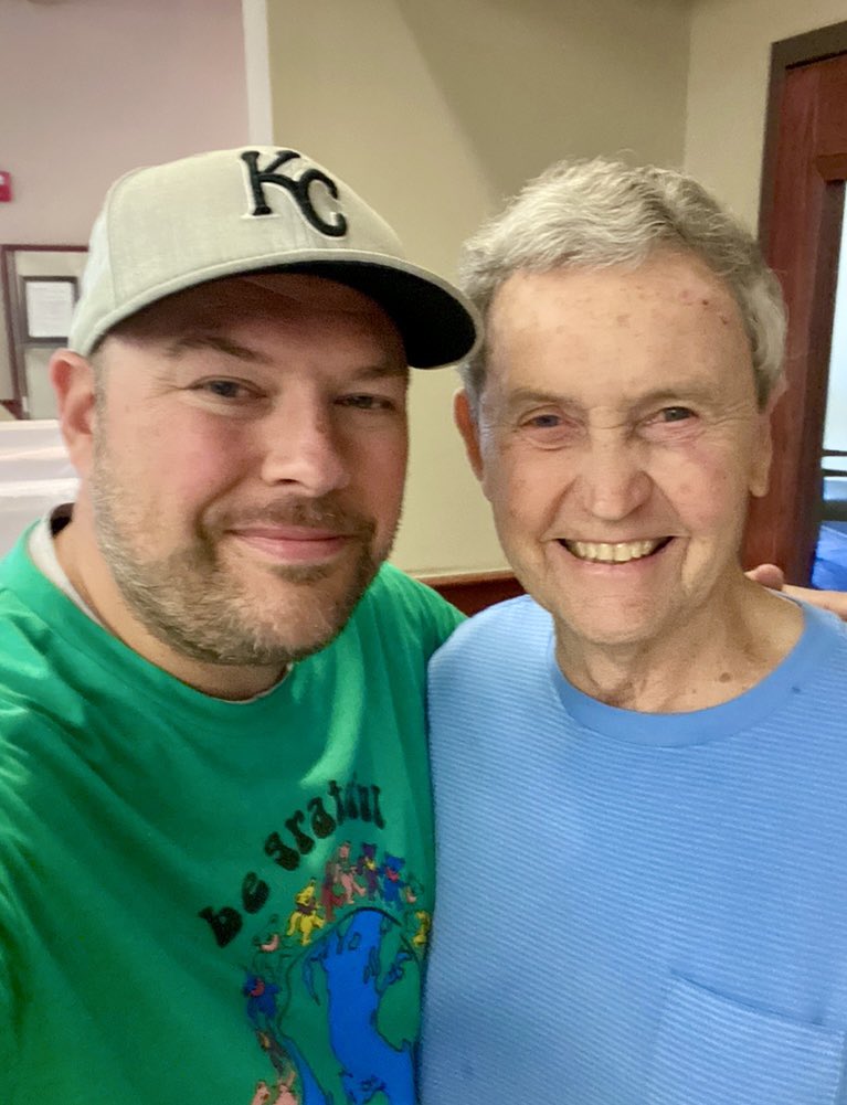 Always fun to run into Mr. Swift, who was my principal, as a student, at Havencroft. Fast forward many years later and I’m a 5th grade teacher at the same school in the same classroom. <a href="/hawks_hc/">Havencroft Hawks</a> <a href="/olatheschools/">Olathe Public Schools</a> #oldsettlers #onceahawkalwaysahawk #fullcircle #fifthgrade