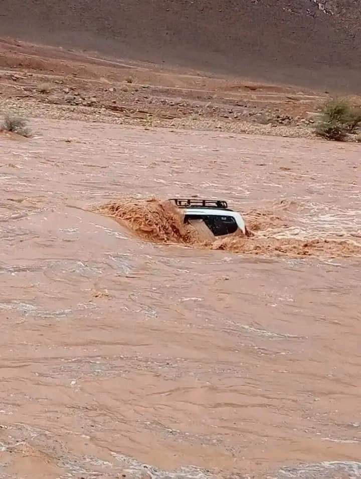 mohammed_asli49's tweet image. كارثة طاطا ... الناس طلعو للجبال خوفا من السيول و اكثر من دوار اختفى و الناس كيموتو و كاين اللي داهم الواد ... طلعوا الهاشتاغ لإنقاذ ما يمكن إنقاذه 🥀

#أنقذو_سموكن #أنقذو_طاطا