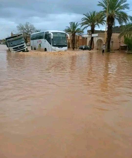 mohammed_asli49's tweet image. كارثة طاطا ... الناس طلعو للجبال خوفا من السيول و اكثر من دوار اختفى و الناس كيموتو و كاين اللي داهم الواد ... طلعوا الهاشتاغ لإنقاذ ما يمكن إنقاذه 🥀

#أنقذو_سموكن #أنقذو_طاطا