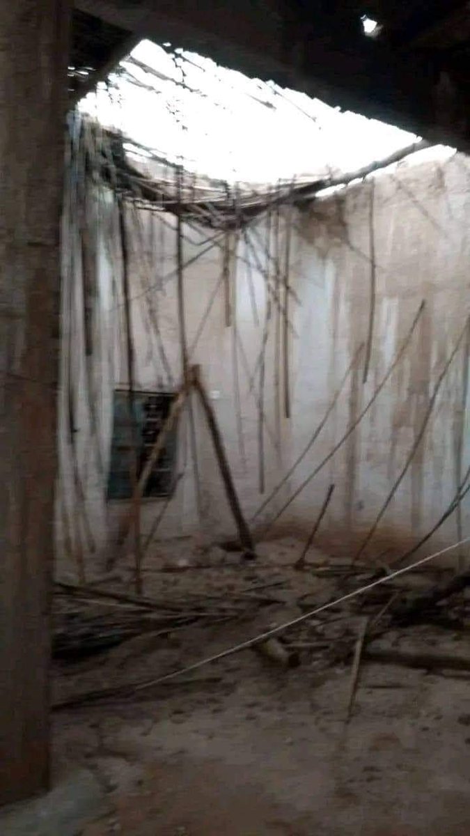 mohammed_asli49's tweet image. كارثة طاطا ... الناس طلعو للجبال خوفا من السيول و اكثر من دوار اختفى و الناس كيموتو و كاين اللي داهم الواد ... طلعوا الهاشتاغ لإنقاذ ما يمكن إنقاذه 🥀

#أنقذو_سموكن #أنقذو_طاطا