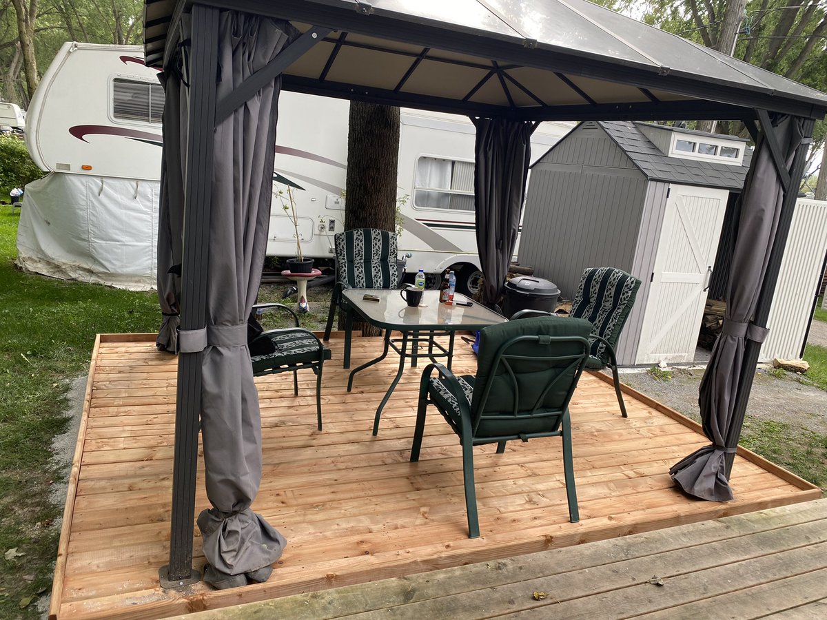 Patio #3 done on ne sera plus assis tout croche a terre