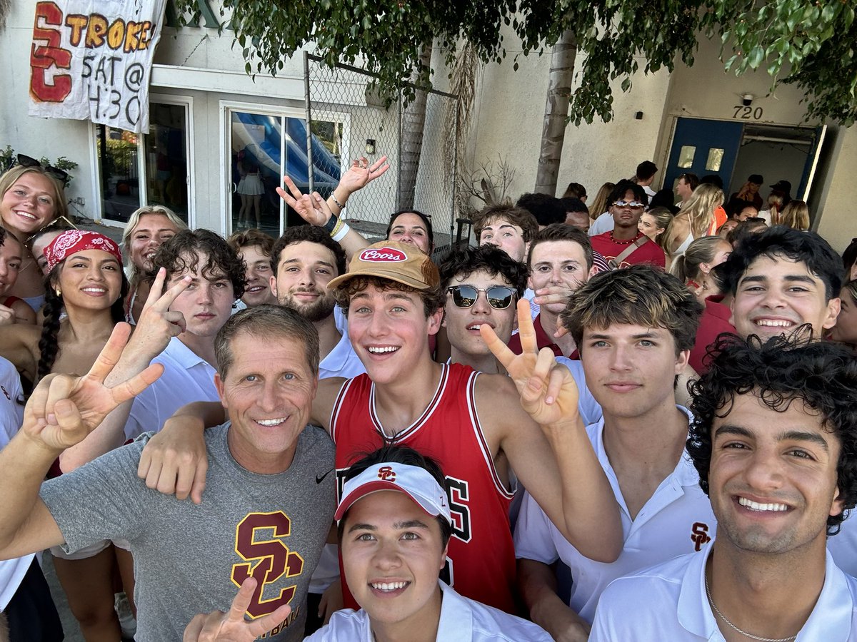 3 hours until <a href="/uscfb/">USC Football ✌️</a> kickoff 🏈