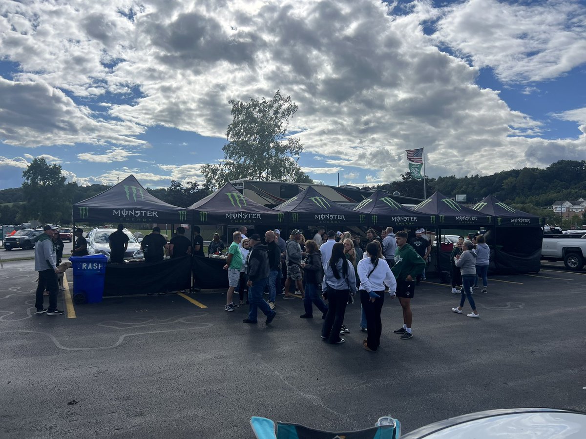 Good win by The Rock 🏈 over New Haven 22-7 and proud of how <a href="/Carsonh_11/">Carson Heckathorn</a> played!