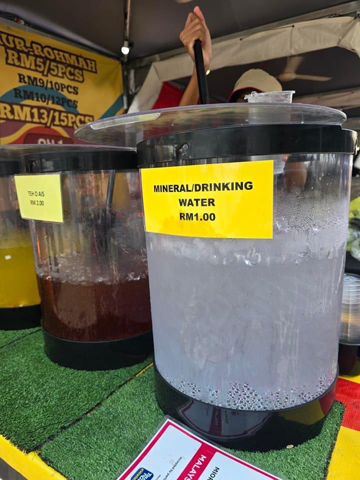 kamaghul's tweet photo. Paling bijak

Untung berganda, 

Gula tak payah, kordial tak perlu,

Panas terik menang akan jadi pilihan,

Paling lega. 

Letak pula harga RM1 satu cawan 🤔 https://t.co/xUAwIQg4XG