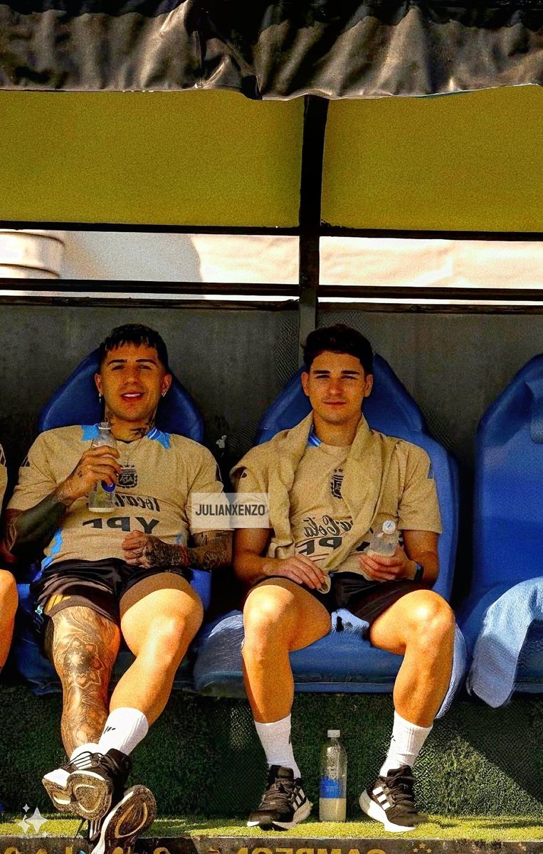 julianxenz0's tweet image. aaa, se ven tan lindos juntos ✨️