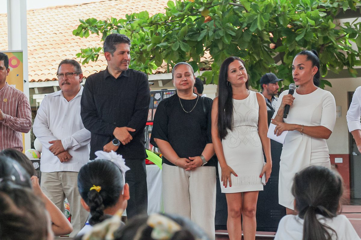 YussaraCG's tweet photo. Una de las escuelas más simbólicas y antiguas de nuestro municipio, la 20 de noviembre, fue renovada y tuve la enorme dicha de participar en su entrega, con lo cual se dignifica a las niñas y niños que cursan ahí su primaria.
#PuertoVallarta #Diputadadelpueblo #Jalisco #educacion https://t.co/Ec4wD0MzS9