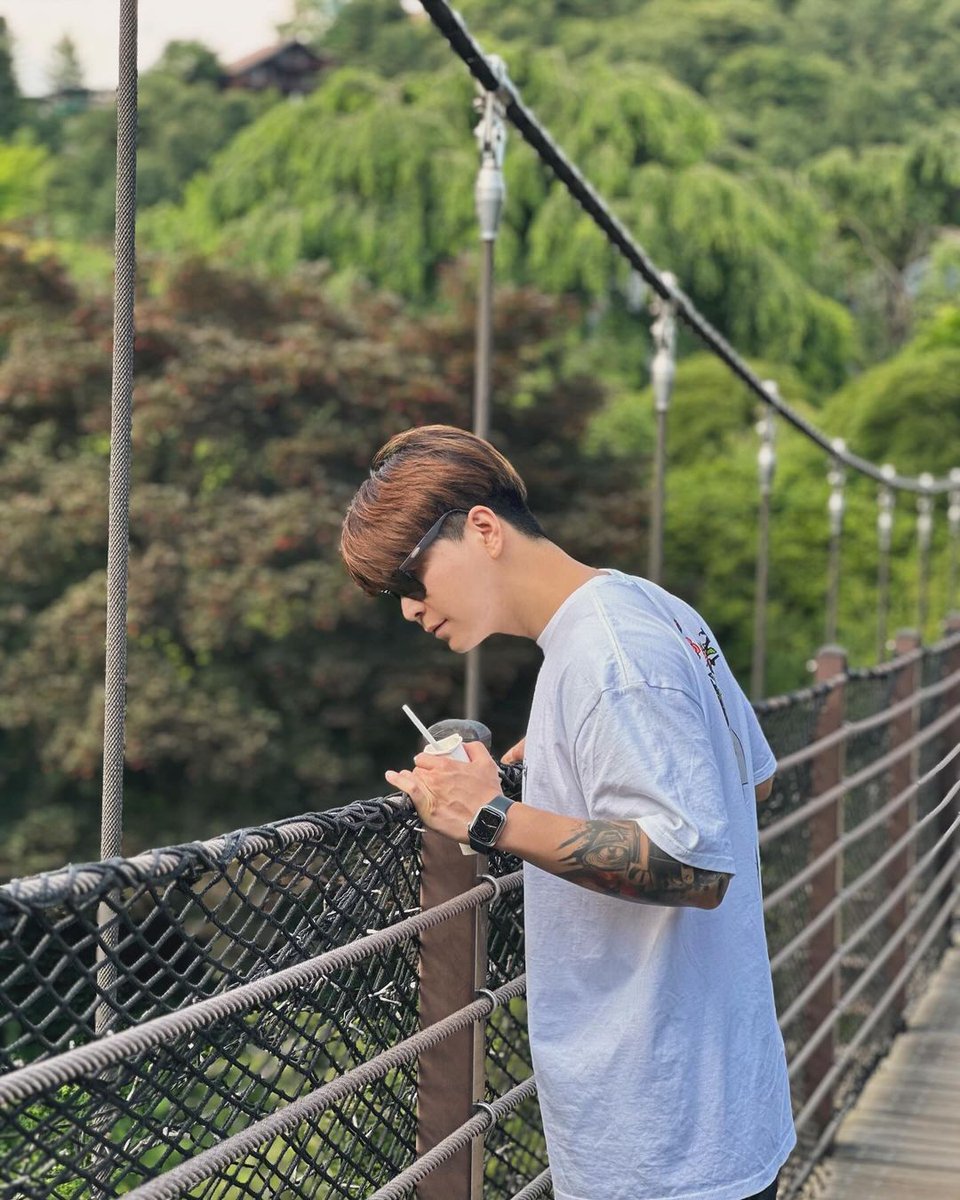 VAVNews2015's tweet photo. 240908 St. Van IG update

"Long time no see, 
how are you all doing?"

#VAV #브이에이브이 #STVAN #세인트반 #LEEGEUMHYUK #이금혁 https://t.co/aEpVPSdYCm