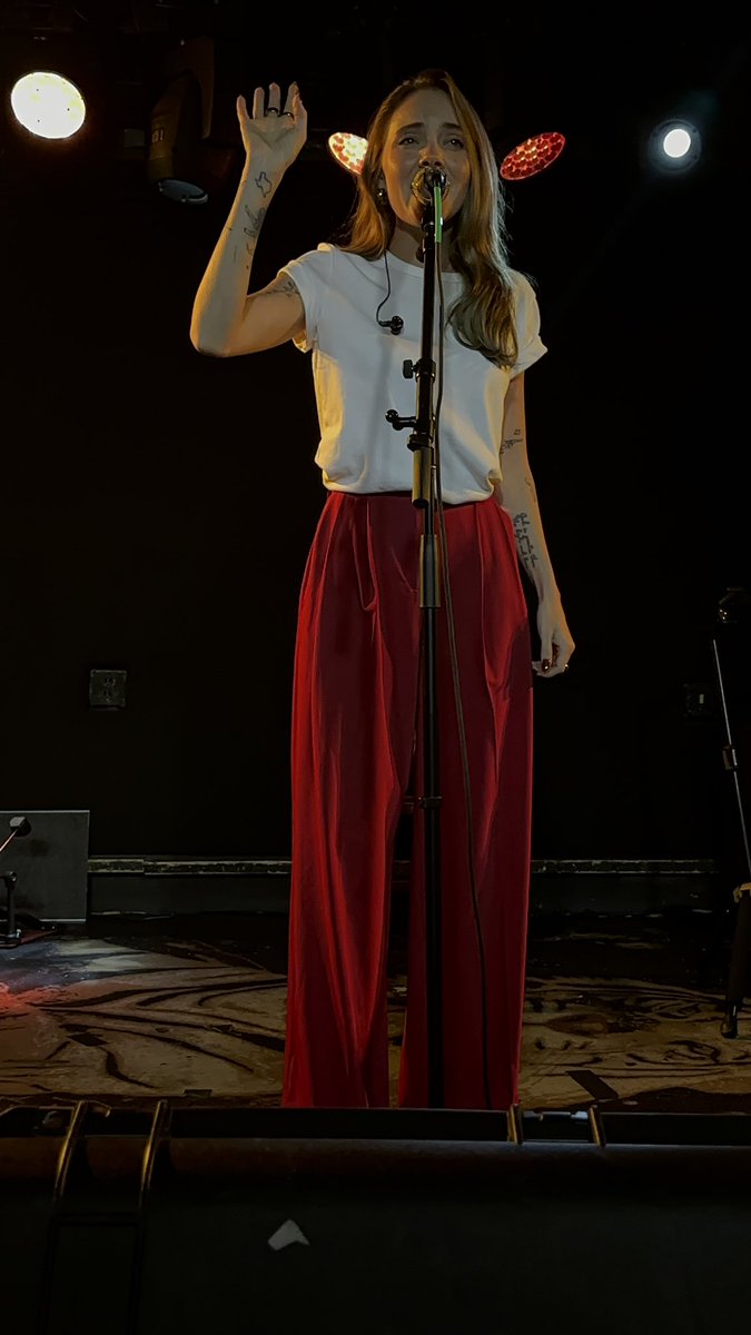 My heart is so so full right now. Thank you for everything. My hearts starting to heal too thanks to you💕<a href="/DBradbery/">Danielle Bradbery</a> <a href="/BradberyFans/">DanielleBradberyFans</a>