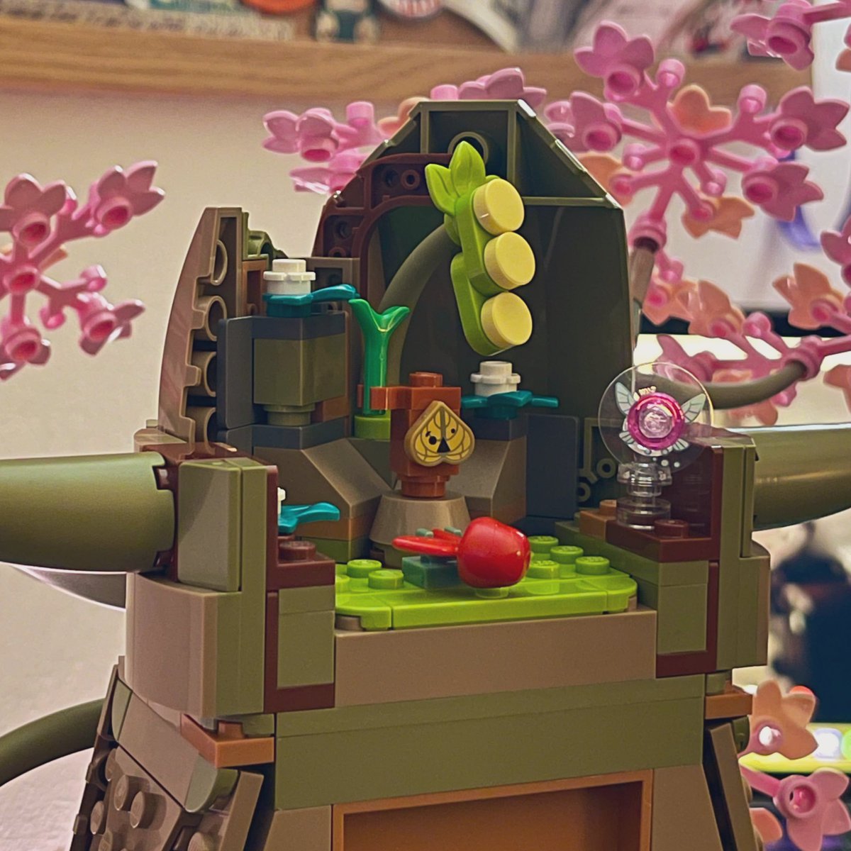 isaaccrossing's tweet photo. all the little details 😭👏
#zelda #dekutree #lego https://t.co/HvhfOzb4kl