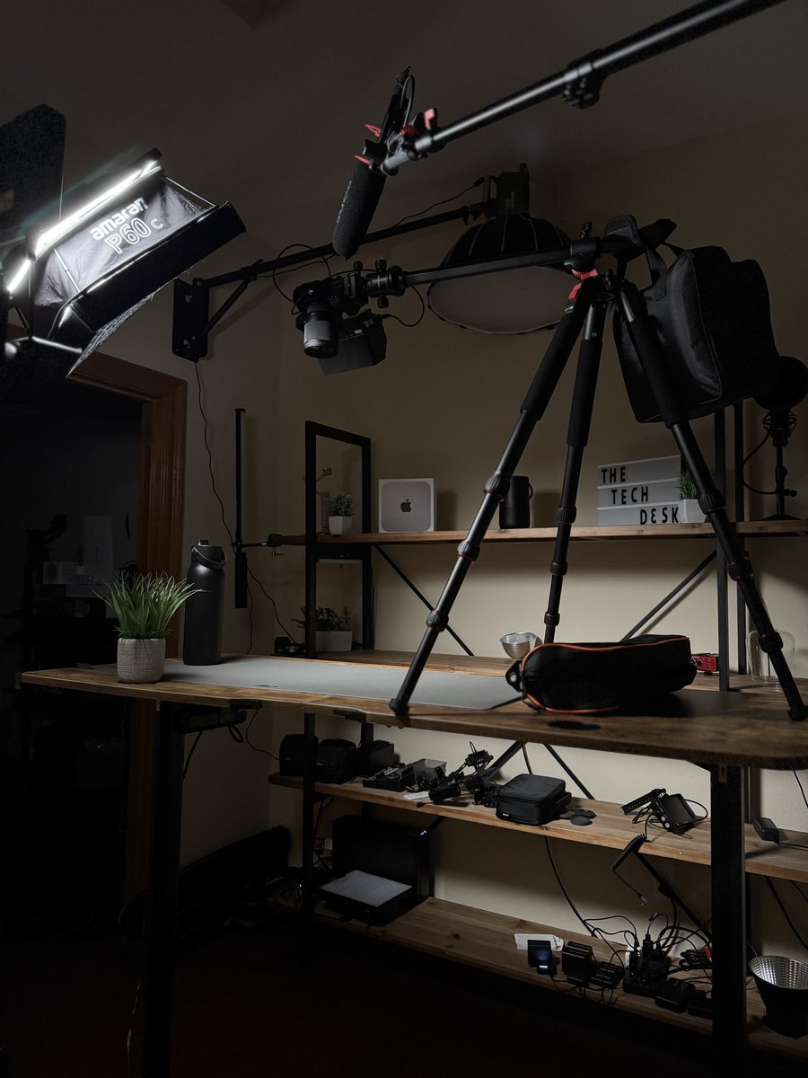 The_Tech_Desk_'s tweet image. The recording studio at my new shop is almost ready! 🎥🎬 Excited to film my first video here and share more great content. Stay tuned! #TechDesk #ContentCreation #NewStudio