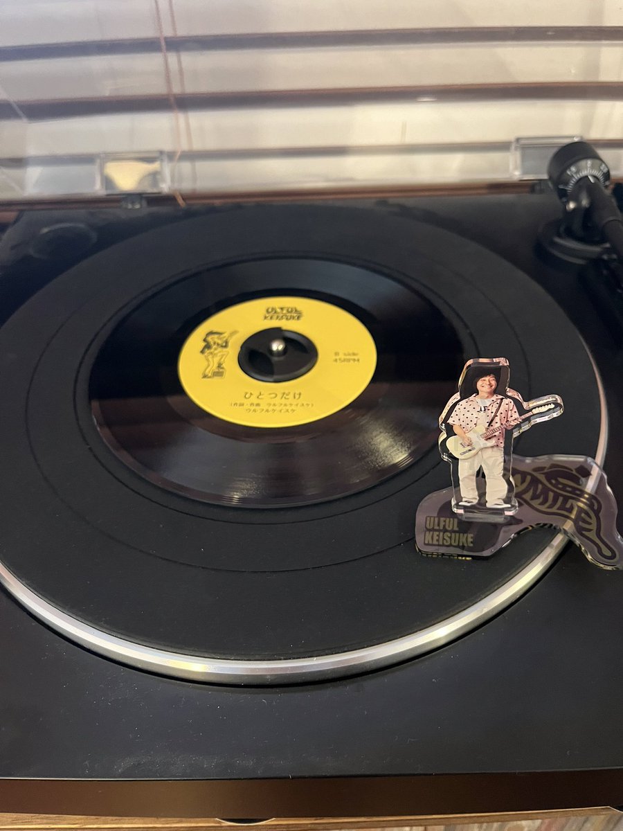 yko625's tweet photo. 久しぶりのケーヤンのライブ。
めっちゃ楽しかった！
購入したレコード（ダウンロードコード付）を聴きつつライブを振り返る。
#ウルフルケイスケ
#氷見市
#無尽蔵 https://t.co/tONMABV9qL