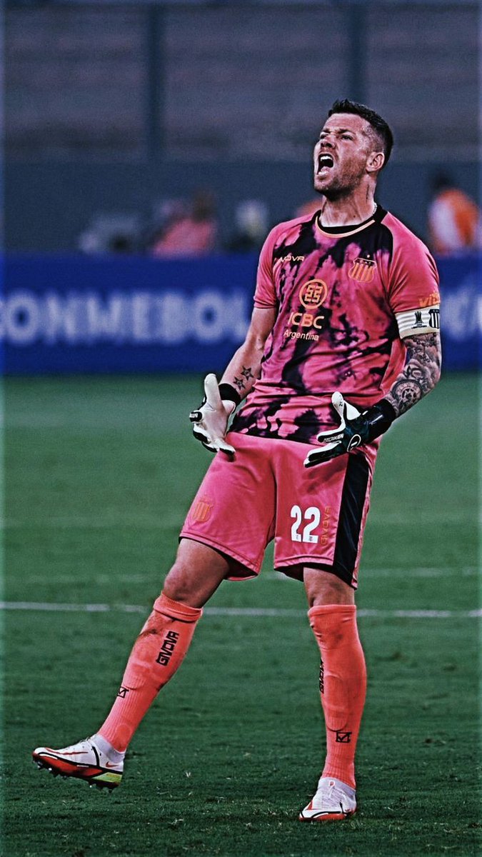 De verdad son tan pelotudos para putear a este tipo? Se atajo todo en el partido, hizo todo para que ganemos en los penales. Puten a los otros burros y cierren el ogete