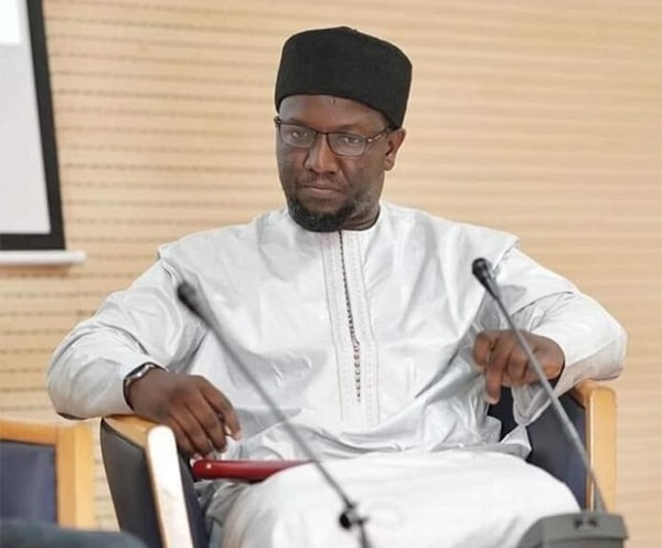 KaneMouhamad11's tweet image. Tariq Ramadan a dit : Un homme doit savoir se prosterner devant Dieu et rester debout devant les hommes ! 

Monsieur Diagne est un homme éclairé. Et pourtant en aucun moment dans ses discours je l'ai entendu manquer de respect ou tenir des propos déplacés ou encore s'attaquer…