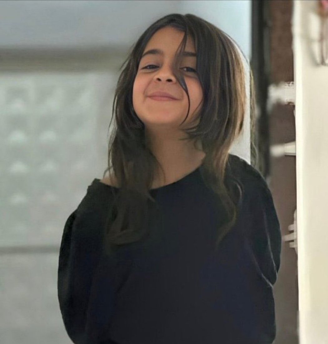 Nasıl da kıydınız caniler 
Kopsun kıyamet 
Allah belanızı versin #Narin