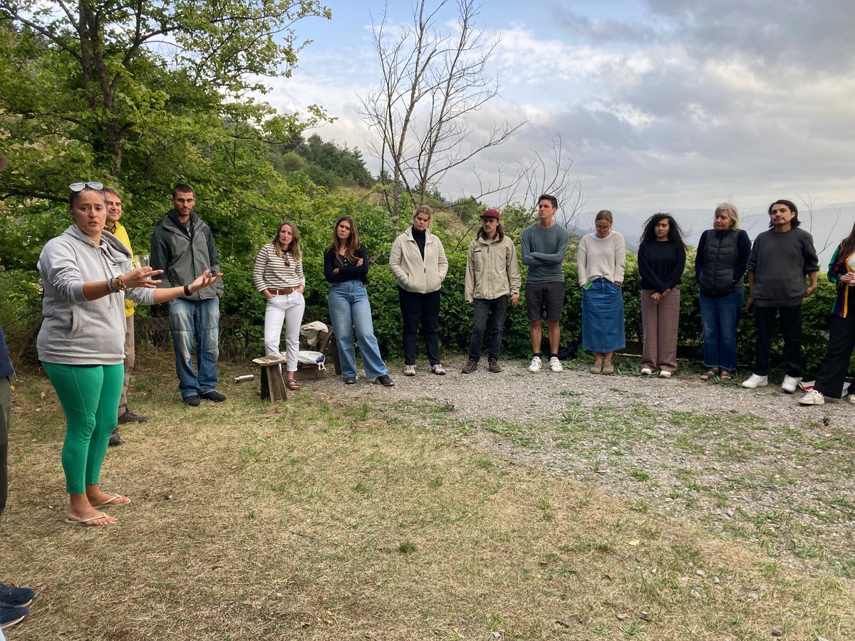 Throwback to yesterday’s lovely outdoor talk and reflective exercise on innovative futures thinking and decolonial praxis, participatory futures methodologies and games - led by first-time #alternetsummerschool speaker Laura Pereira