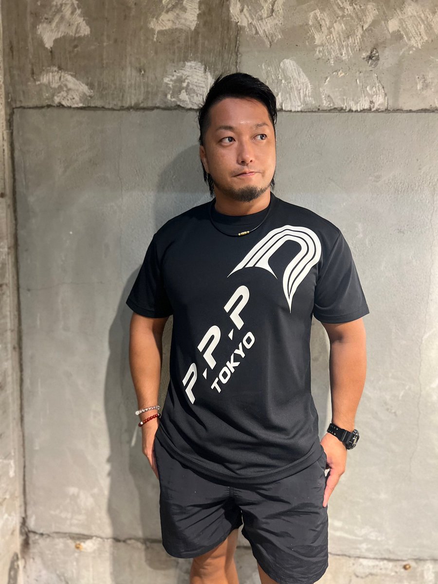 Kabuto_3103's tweet photo. #PPPTOKYO 新作アパレル多数発売開始します🌟

個人的にこのDiagonal Teeはかなり好み。
黒地×黒ロゴもクールでかっこいい😎

トートバッグも便利で実用的！！

アパレル部門 #PartyLab もこれから注力していきたい所存です。

是非お買い求め下さい！！ https://t.co/arokQuO6Nr