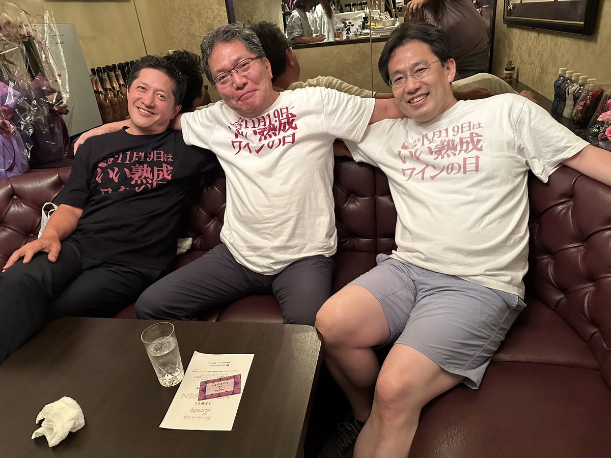 nengou_wine's tweet photo. 本日オープンのSelect shop & Cafe Luxury さんのオープンに伺いました🌵👗

朝霞駅南口のケンタッキーの隣の4階で昼間の営業を不定期にこれからされるそうです🐔

朝霞などの4市のクリエーターさんが集い、コーヒーも朝霞市内の福祉施設からのものを使う素敵な空間です🍸

是非来てみて下さい❣️

#朝霞 
#薬膳茶 
#和光 
#新座 
#志木 
#セレクトショップ
