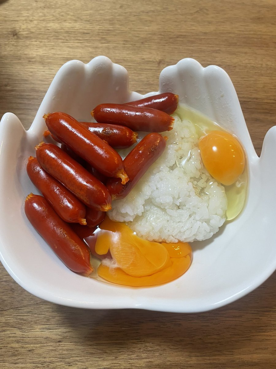 ごはんお茶碗一杯に卵2個の卵かけご飯

むしゃくしゃしてやった
反省はしてない

＼(^o^)／

※写真はイメージです🤲