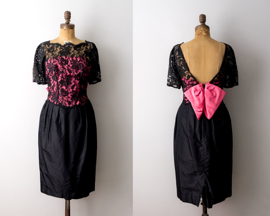 heirloomen's tweet photo. 1960 pink bow dress. 60’s black dress. Lace with satin bow. Bombshell sheath dress. by heirloomen https://t.co/dt1A1bqkBO https://t.co/CrMEjQoamv