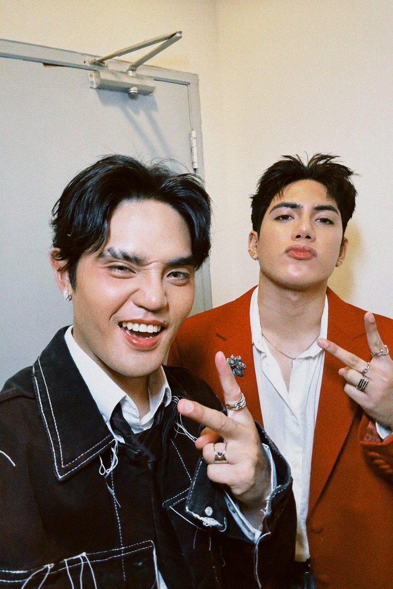 valeenster's tweet photo. Parents!!!!! 😭🥹✨💜💛
#STELLJUN #PASTELL https://t.co/mkP7N59CTQ