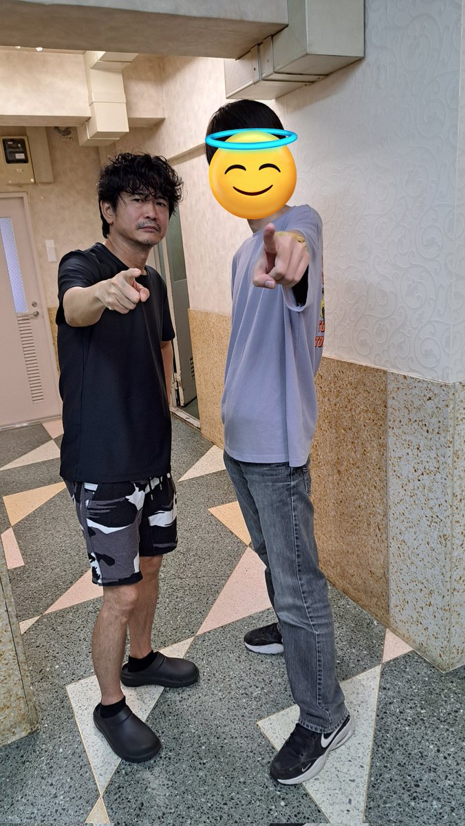 handa_raiden's tweet photo. 花サロンハギー！！！

約1年ぶりに花サロン行ってきました🚗

ハギーさんも1年半ぶりぐらいに拝めて眼福🥺

顔がめちゃくちゃ小さいんですよほんと。超渋くてかっこいいし。

僕はまた冬眠に入ります😪

  #萩原聖人 https://t.co/1DB5GOsBap