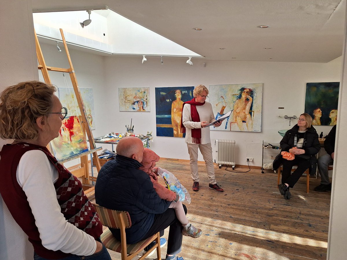 „Ég les með augunum, eyrunum
les með höndunum, nefinu
les með tungunni og öllum skrokknum.“