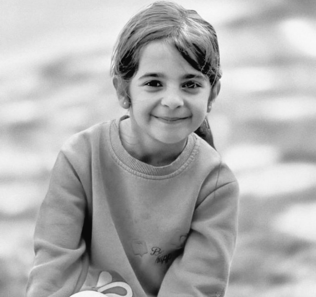 Narin yarın okula gidemeyecek
Narin yarın önlük giyinemeyecek
Narin yarın tenefüse çıkamayacak 
Narin yarın arkadaşlarıyla ip atlayamayacak
Narini öldürdüler
Narini öldürdüler
#AdaletinizBatsın 
#NarinGünerNerde