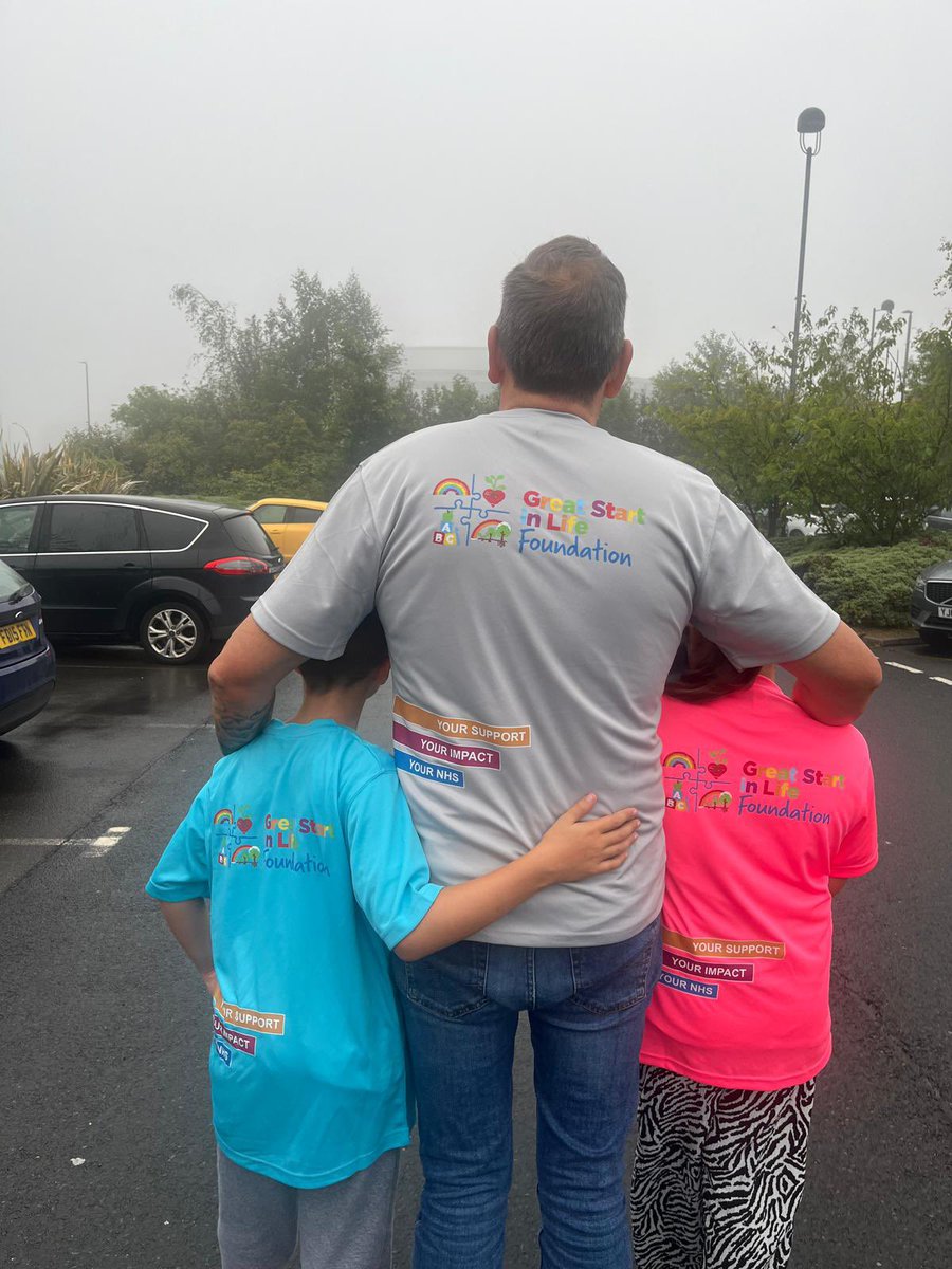 Supporters at the ready #thegreatnorthrun2024 

Donate now hhcc.co.uk/hhcc-post/grea…