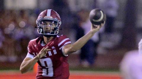 Patterson junior QB Max Medina hit 1,000-yard mark in his third game, completing 20 of 24 for 308 yards &amp; 3 TDs to beat Lathrop 38-17🤠 Medina has 1,035 yards, 9 TDs &amp; 4 INTs - 3 in Week 2 loss to Cal High - and hitting 79 percent (73 of 93)🥳  5 receivers had 49+ yards Friday👏
