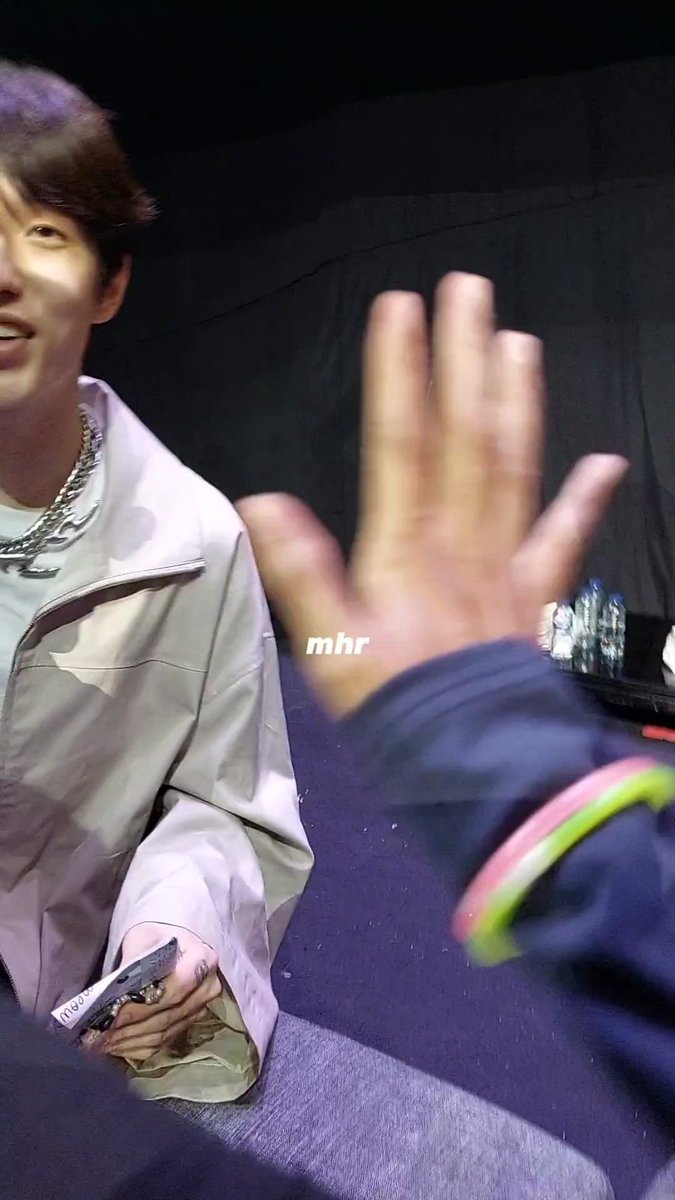 hera🌙 tweet media