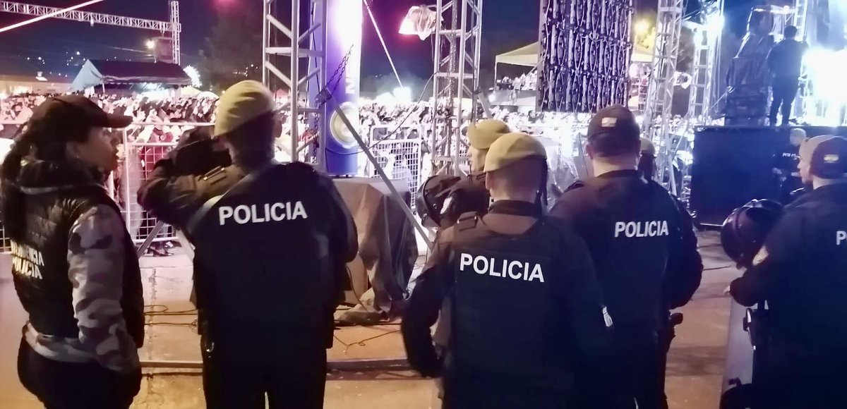 ✅ Durante el evento #NochesDeFeria, se decomisaron bebidas alcohólicas sin registro sanitario en los puntos críticos identificados previamente. Al finalizar se realizó el retiro de libadores. 

#ElNuevoEcuadorResuelve
#UnidosPorTuSeguridad