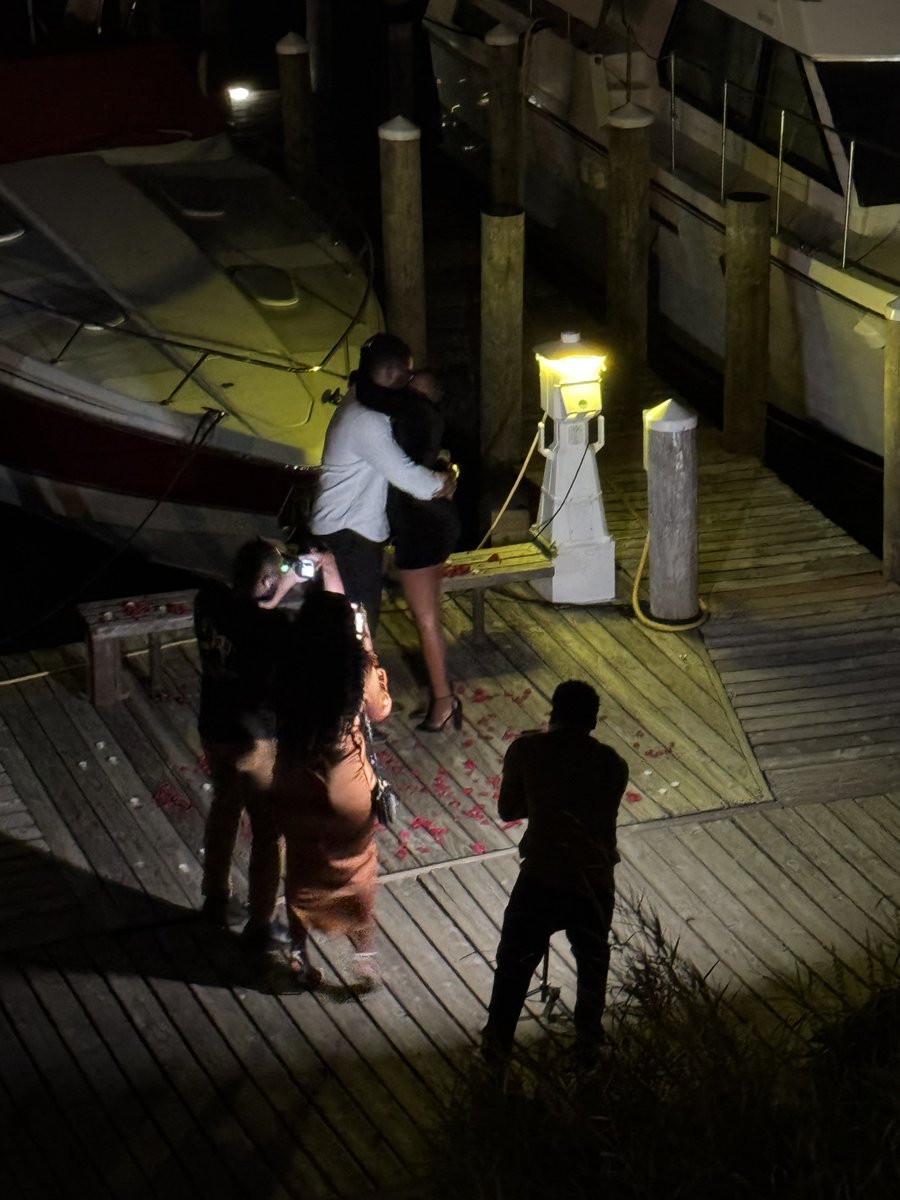 ___solace__'s tweet image. Someone got engaged on the pier in Wayzata during @Farewaukee 🥰