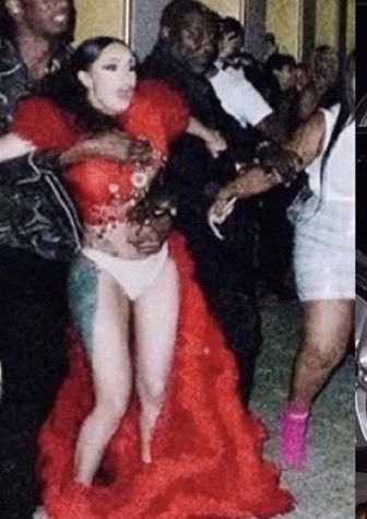 onikolewinsky's tweet photo. @CARDIBWORLDLOVE She didn't get what she wanted and still came out naked LMAO 😭 https://t.co/pkSfxXyT3M