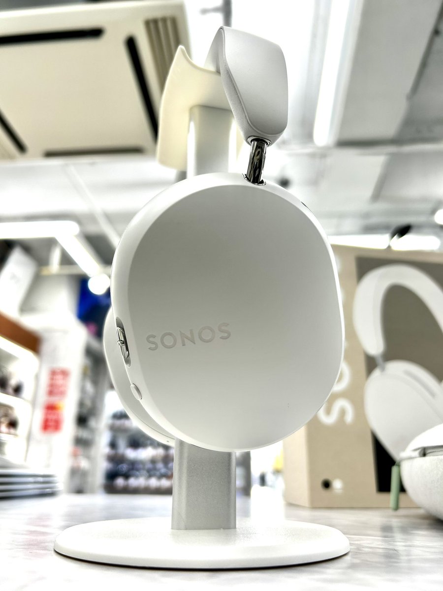 FUJIYAAVIC's tweet image. サウンドバーで有名なアメリカのSONOSから発売されたヘッドホン「Sonos Ace」中古入荷！
音質やノイズキャンセルの性能が良くヘッドホンマニアにもオススメですが、Dolby Atmos対応により自宅で映画を見る時にも最適！👀
これ一台で家でも外でも楽しめますね！！
#sonos