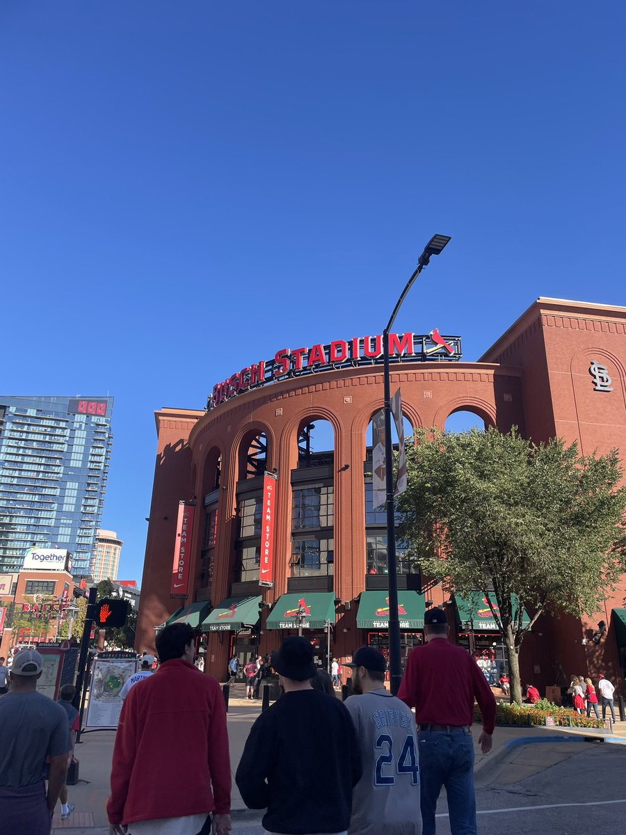 Drakemensgolf's tweet photo. The team spent a beautiful evening watching the Cardinals game! https://t.co/IdWyoPbeIf