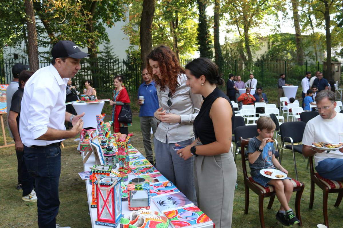 "Incredible experience at #ColoursOfPakistan #PakistanHouse #Berlin! Thanks, Ambassador Madam Saqlain Syedah, for showcasing our #PhoolPatti #TruckArt exhibition plus chance connecting us with diplomatic Pakistani community! Plus mesmerizing kathak &amp; soulful music

#Pakistan