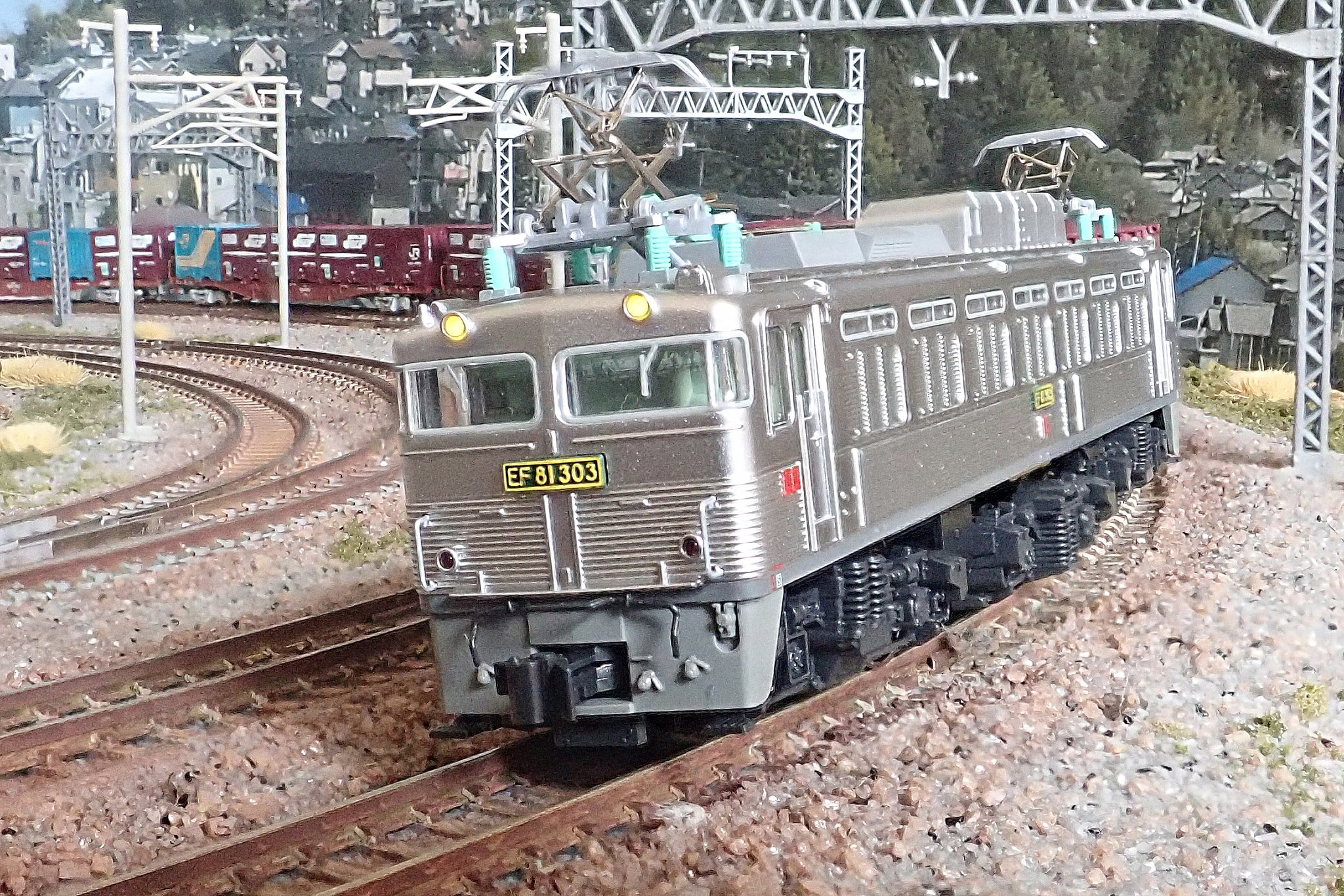 EF81 300番台(303号機)のステンレスを弄る。その１ TOMIX 7128 ☆彡 NgaugeJP - 横浜模型