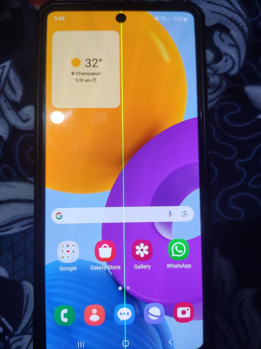 SauravR84036272's tweet image. @SamsungIndia After updating my Galaxy M52, a green line has appeared on the display. This issue came up only after the software update, not due to any fault on my part. Please resolve this! #SamsungUpdateIssue #GreenLineProblem